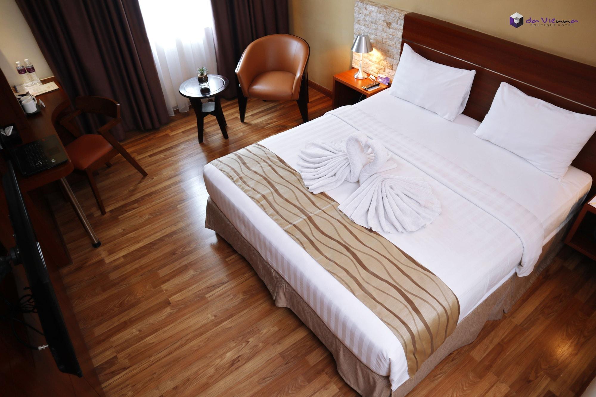 Da Vienna Boutique Hotel Batam Экстерьер фото